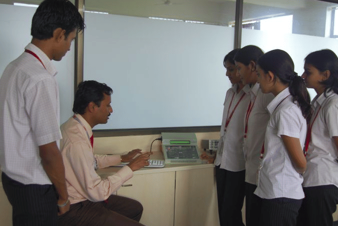 MET’s Institute of Technology, Polytechnic Nashik Lab Photo photo 7